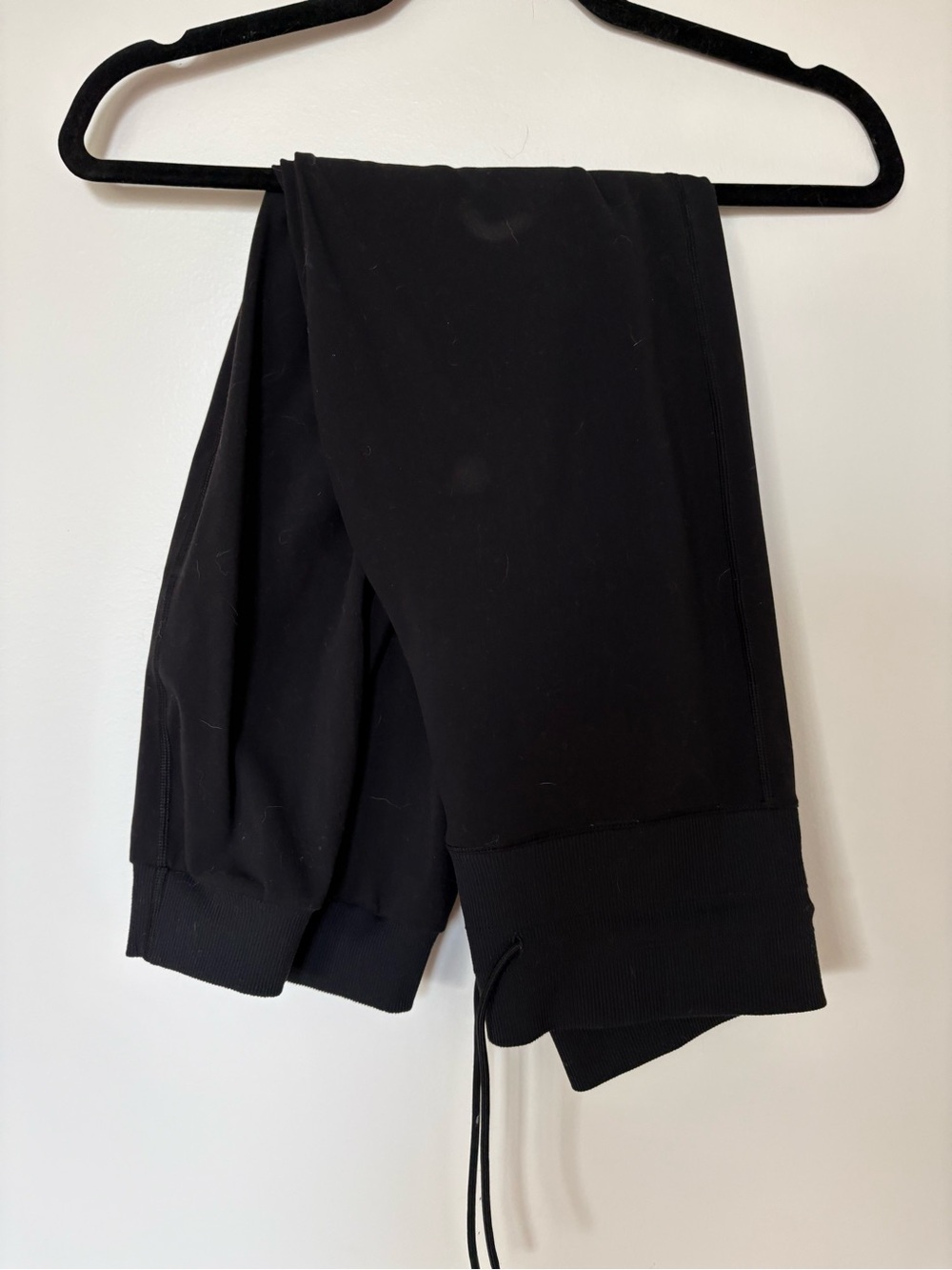 Vuori Black Athletic Jogger with Logo Tag